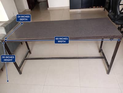 Office computer Table for sale In new Condition