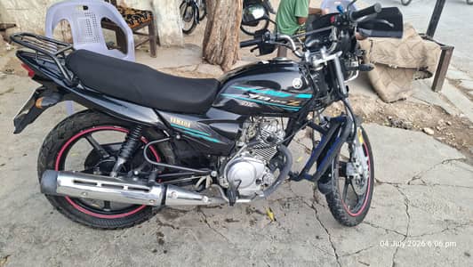 YB 125Z DX 2023