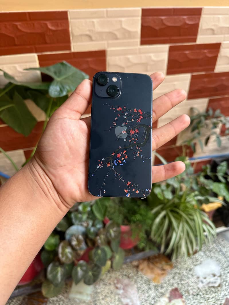 Apple iPhone 13 5