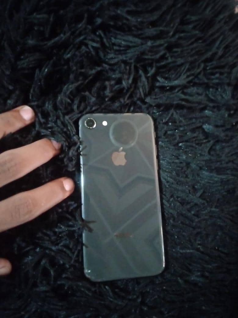 Apple iPhone 8 3