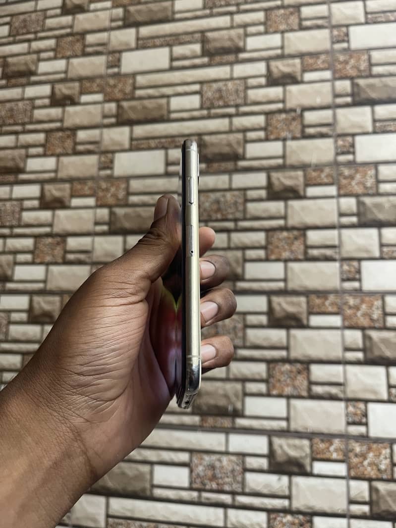 iPhone X 4