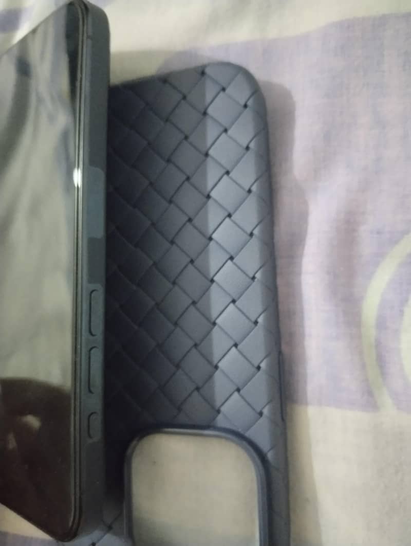 Apple iPhone 15 Pro 2