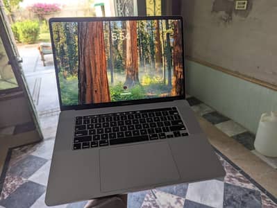 Macbook 2019 16"inch Core i7 16Gb RAM 512 GB SSD With Touchbar