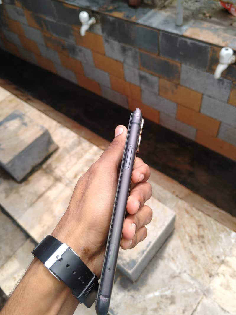 Apple iPhone 11 1