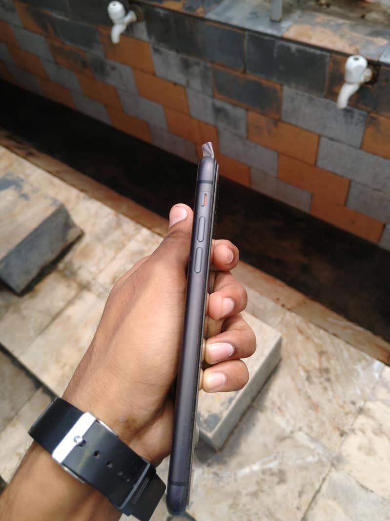 Apple iPhone 11 2