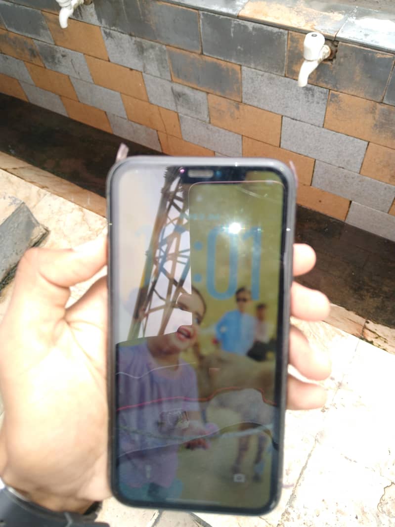 Apple iPhone 11 3