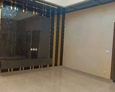 1 Kanal House Up For rent In G-13