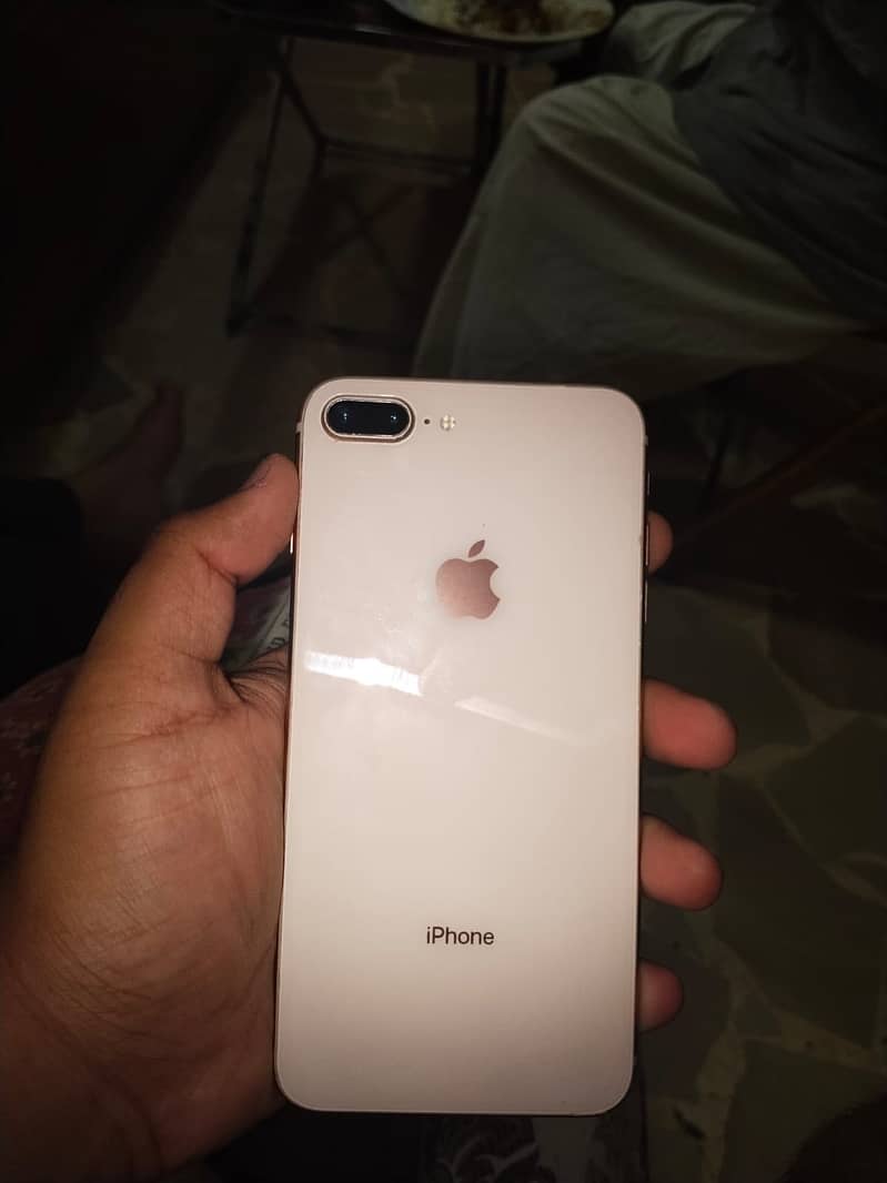 Apple iPhone 8 Plus 1