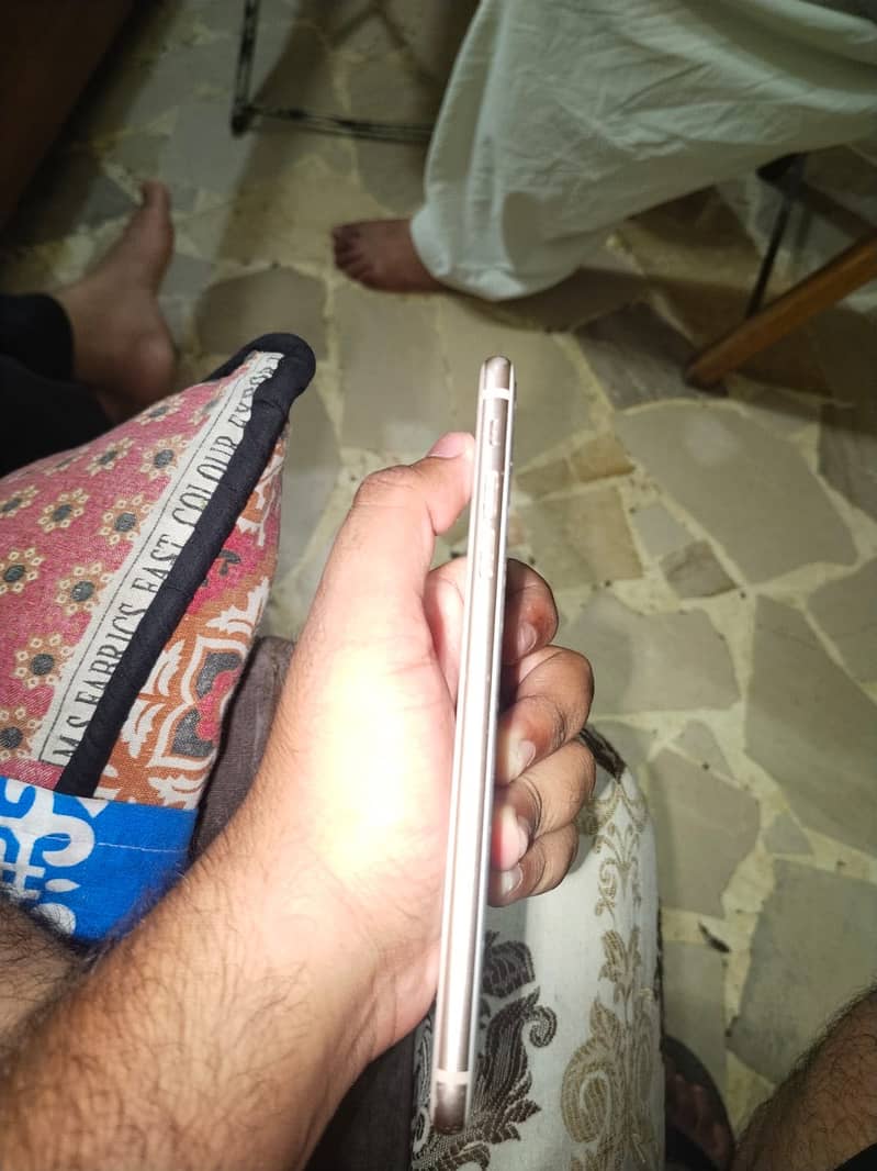Apple iPhone 8 Plus 4