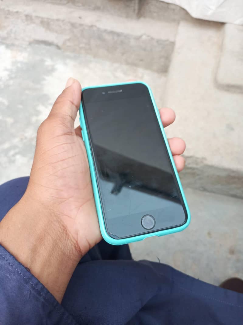 Apple iPhone 8 1
