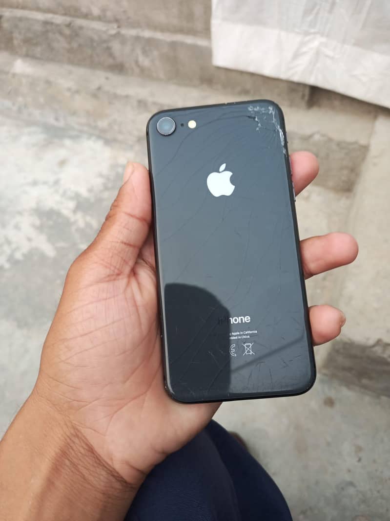 Apple iPhone 8 3