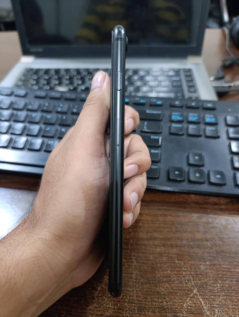 Apple iPhone 7 Plus 5