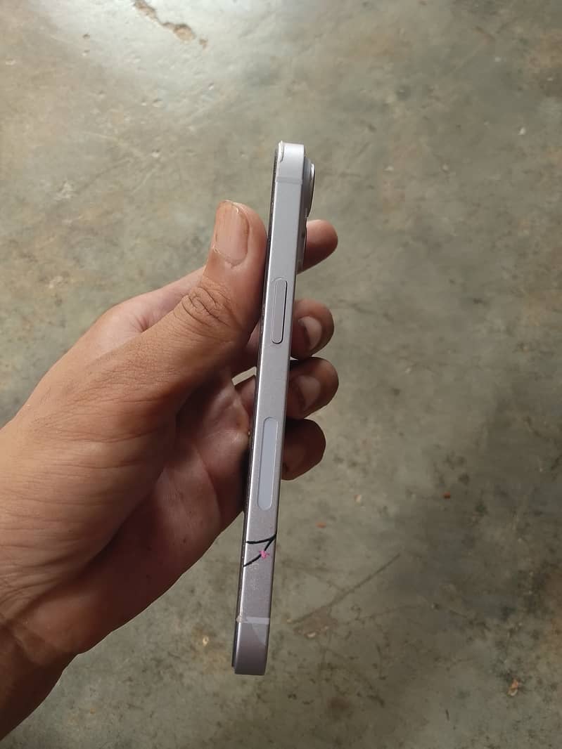 Apple iPhone 14 4