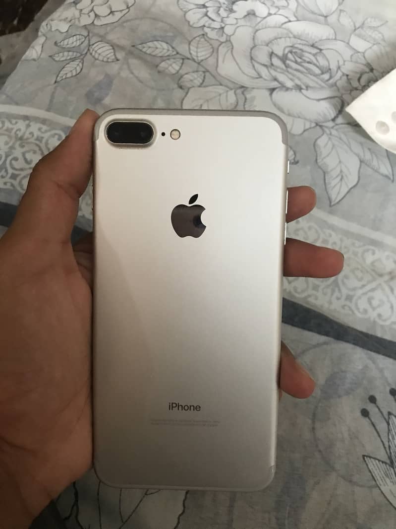 Apple iPhone 7 Plus 1