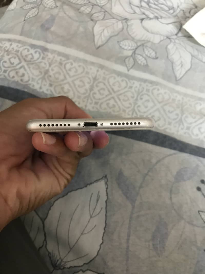 Apple iPhone 7 Plus 2