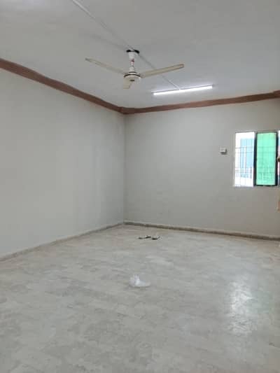 Prime Location 300 Square Yards Upper Portion For rent In The Perfect Location Of Gulistan-e-Jauhar - Block 13