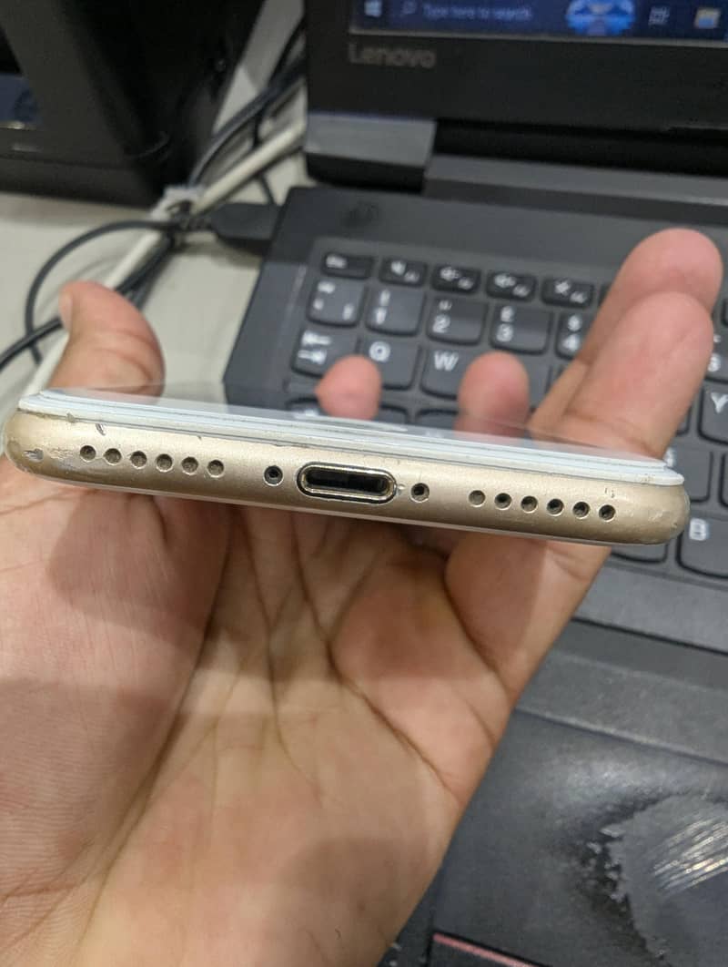 Apple iPhone 7 3