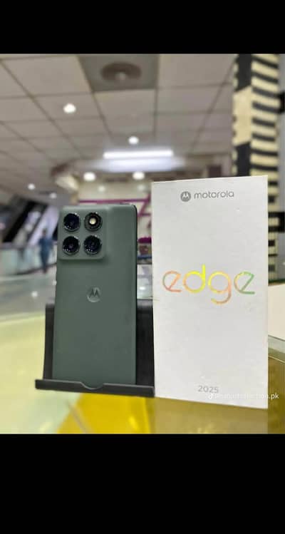 Motorola Edge 2025 10 by 10 condition all ok no don't no shade