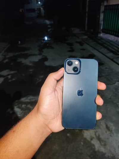 Apple iPhone 13