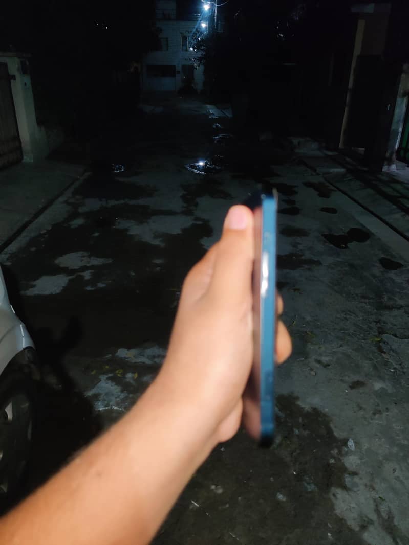 Apple iPhone 13 2