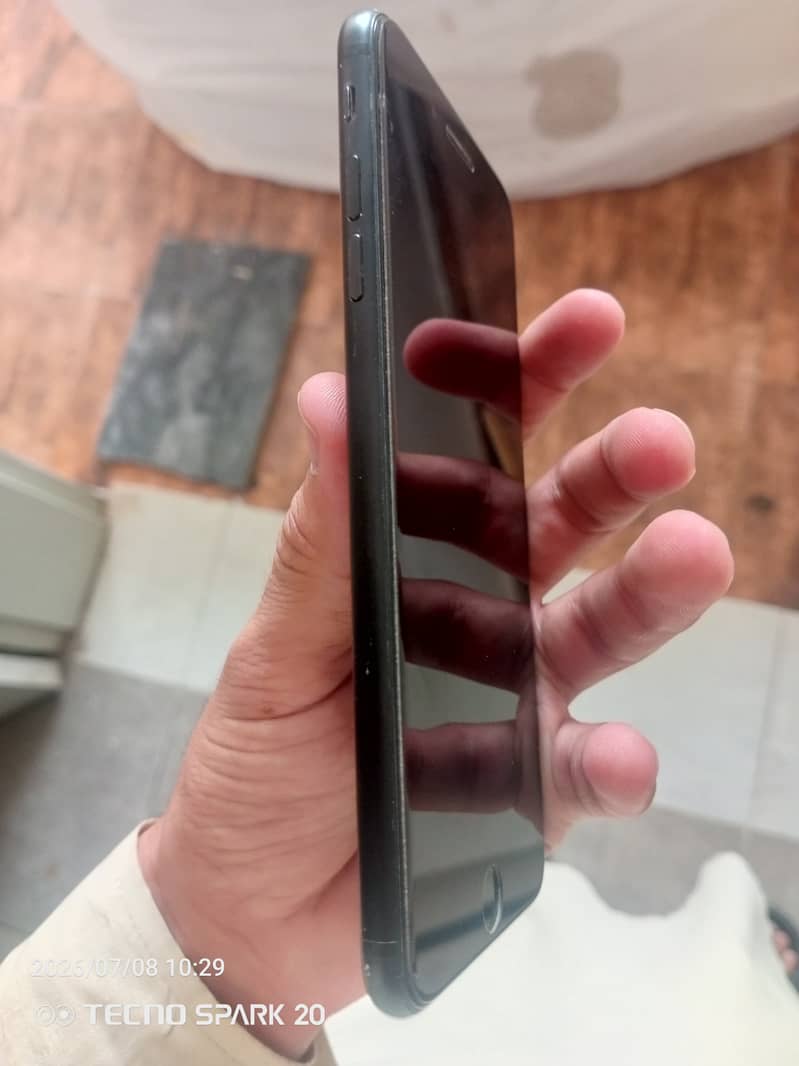 Apple iPhone 7 Plus 1