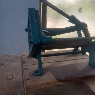Chips Cutter Machine awailable