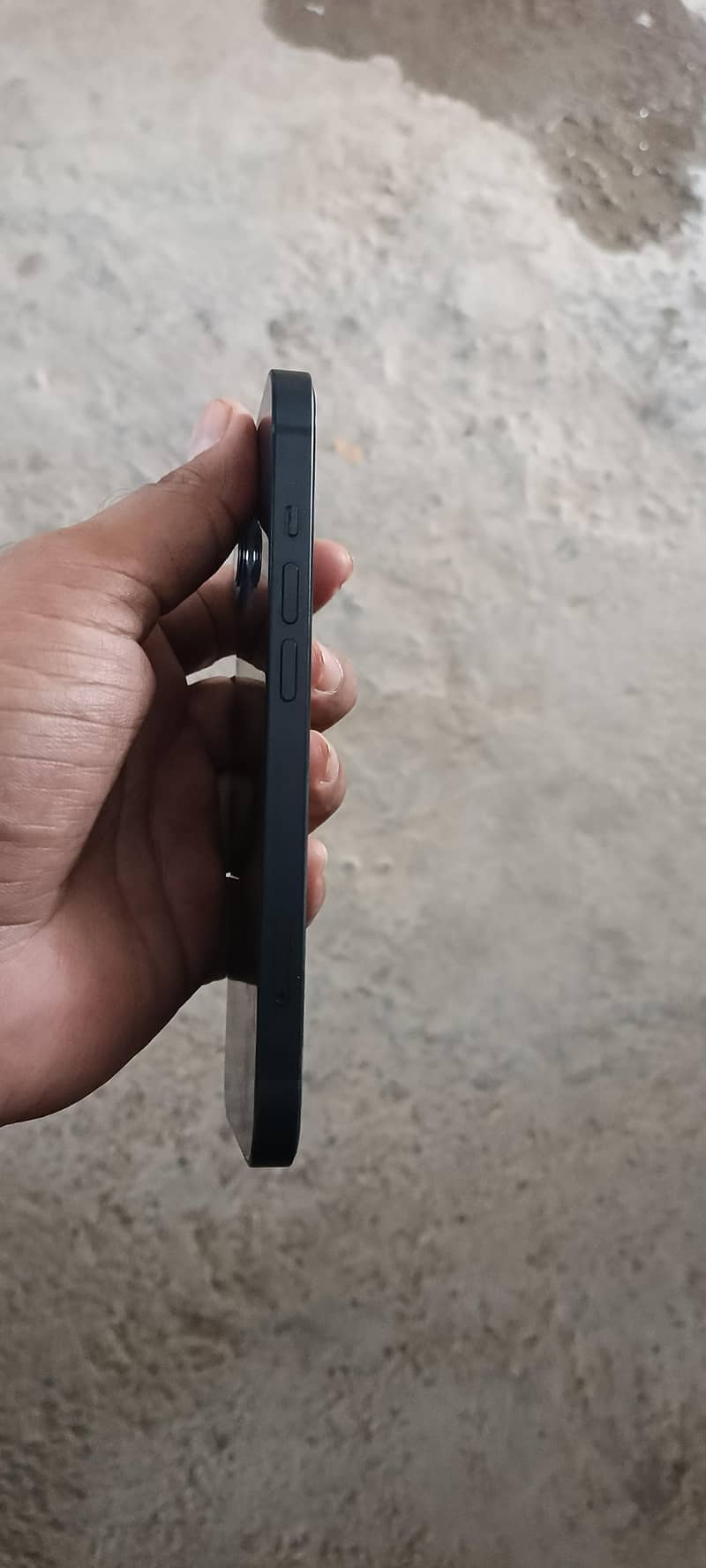 Apple iPhone 13 5
