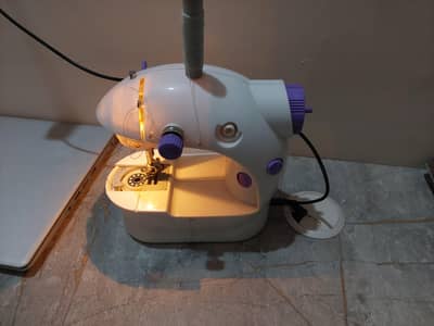 Mini sweing machine