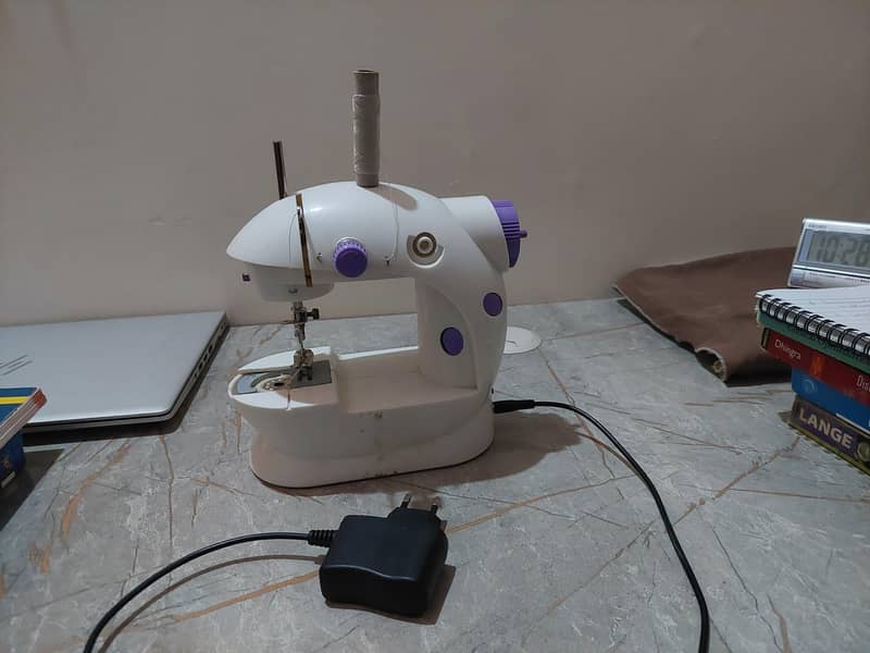 Mini sweing machine 4