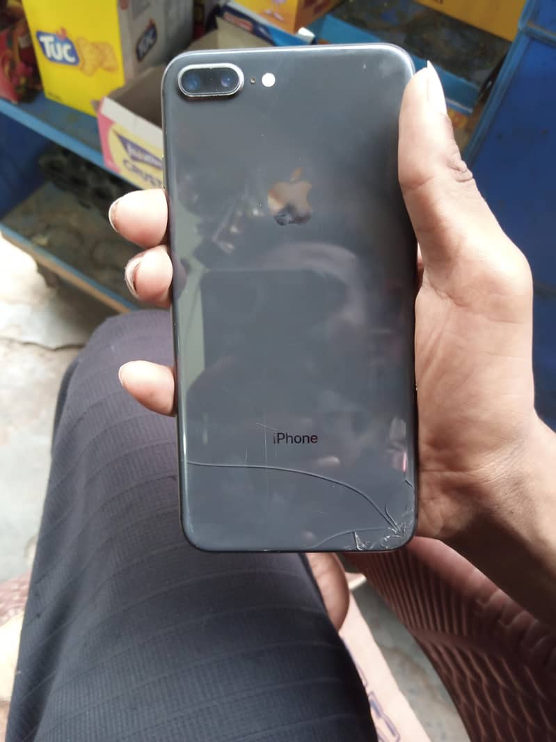 Apple iPhone 8 Plus 1