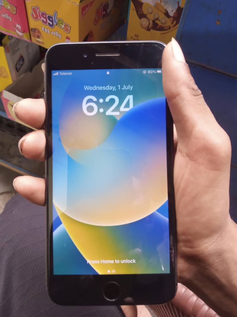 Apple iPhone 8 Plus 3