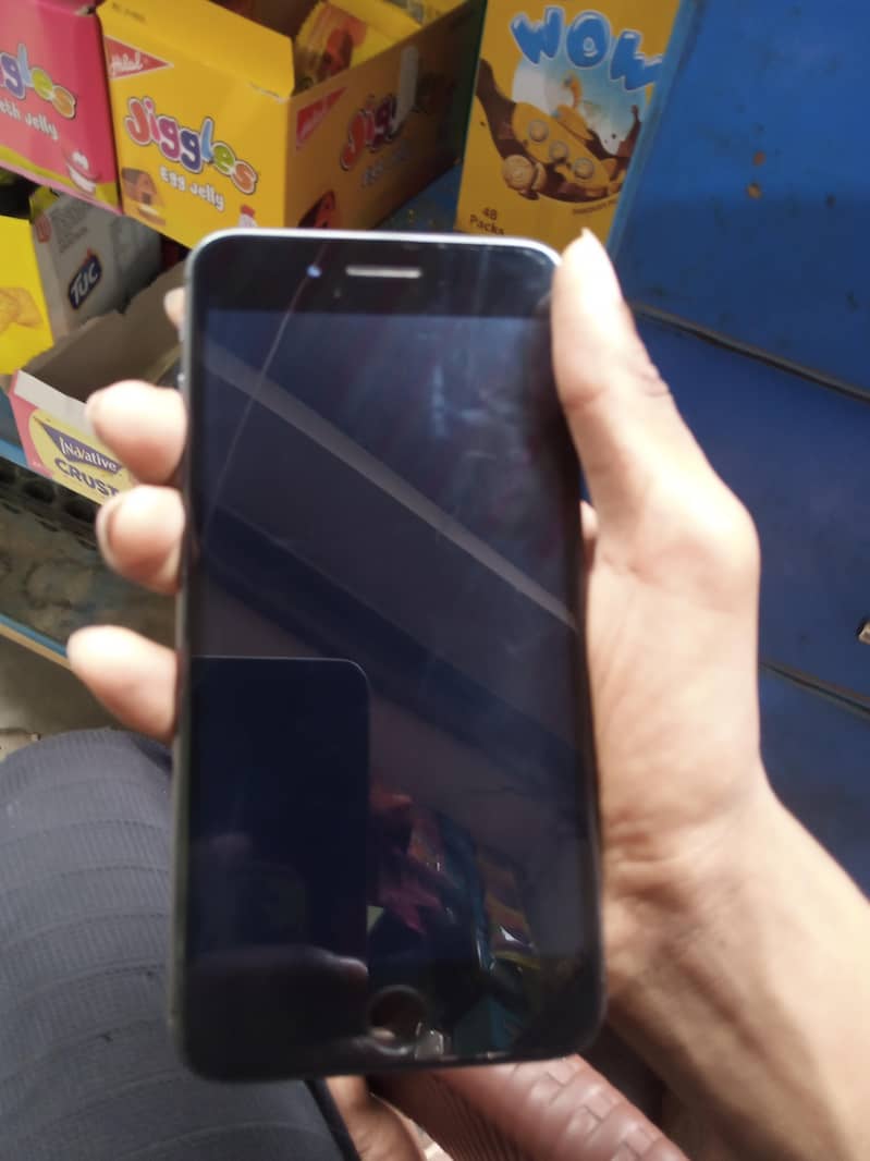 Apple iPhone 8 Plus 4
