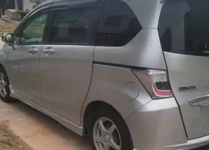 Honda freed 7 seater hybrid family car