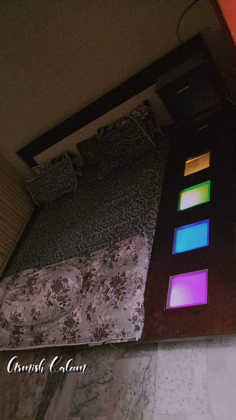 double bed mattress side table 0