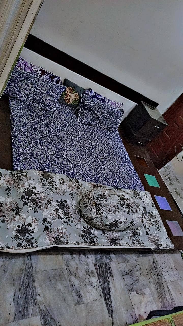 double bed mattress side table 1