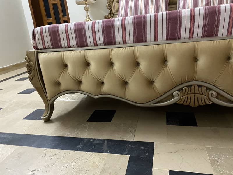 Queen bed 1