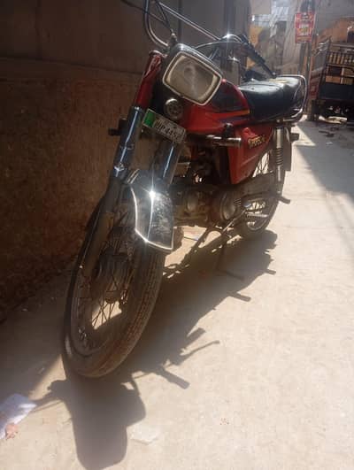 hero all ok ha koi kam nhi ha bike ma Mary name ha 03185702638