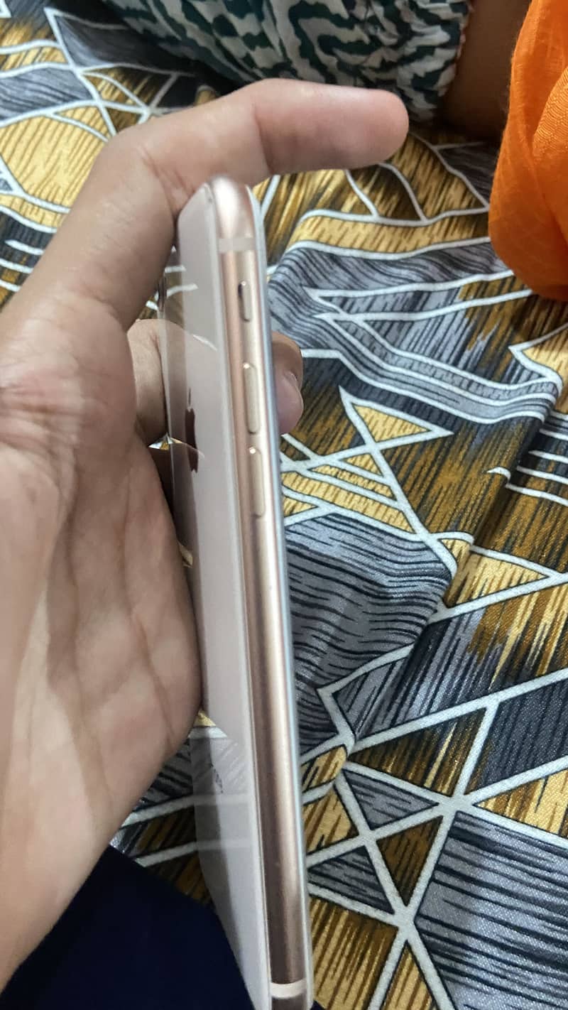 Apple iPhone 8 3