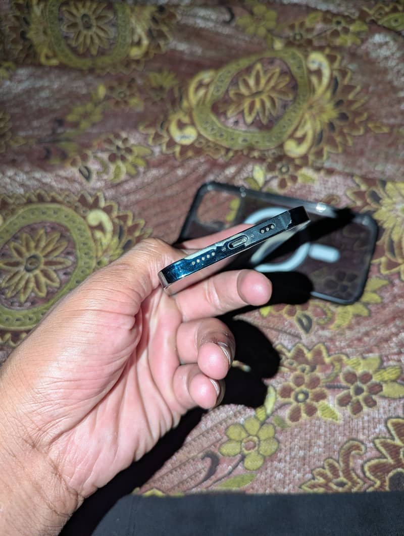 Apple iPhone 12 Pro 4