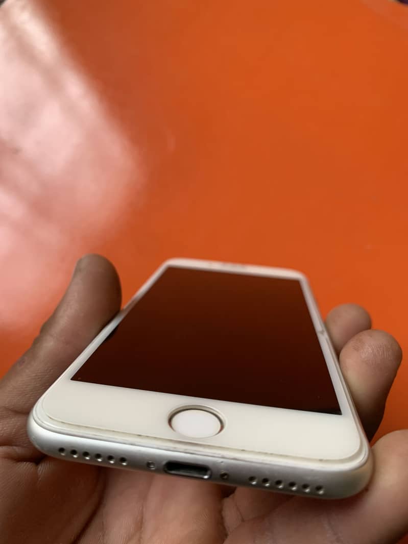 Apple iPhone 7 1