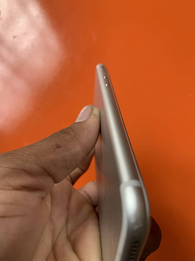 Apple iPhone 7 2