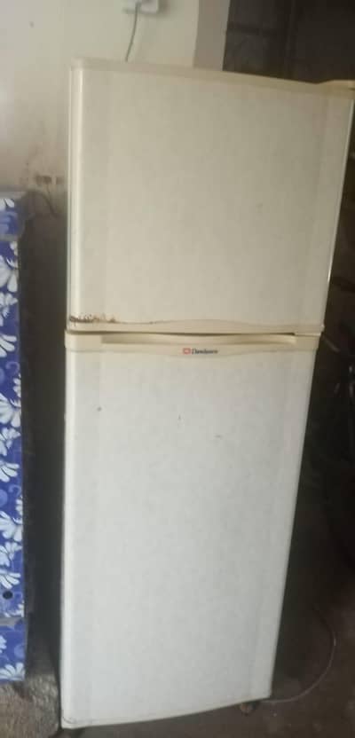 dawlance ka medium size fridge hai repair kbi ni hua use ma acha ha