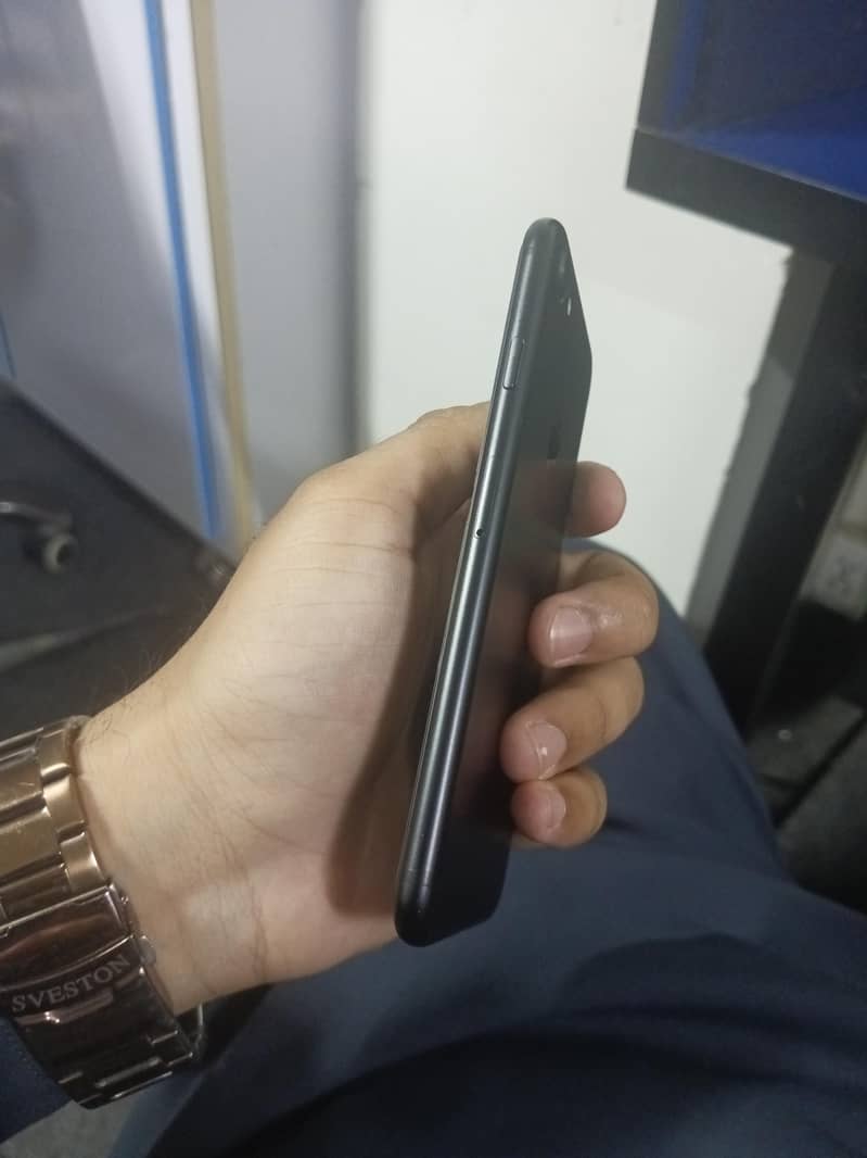 Apple iPhone 7 1