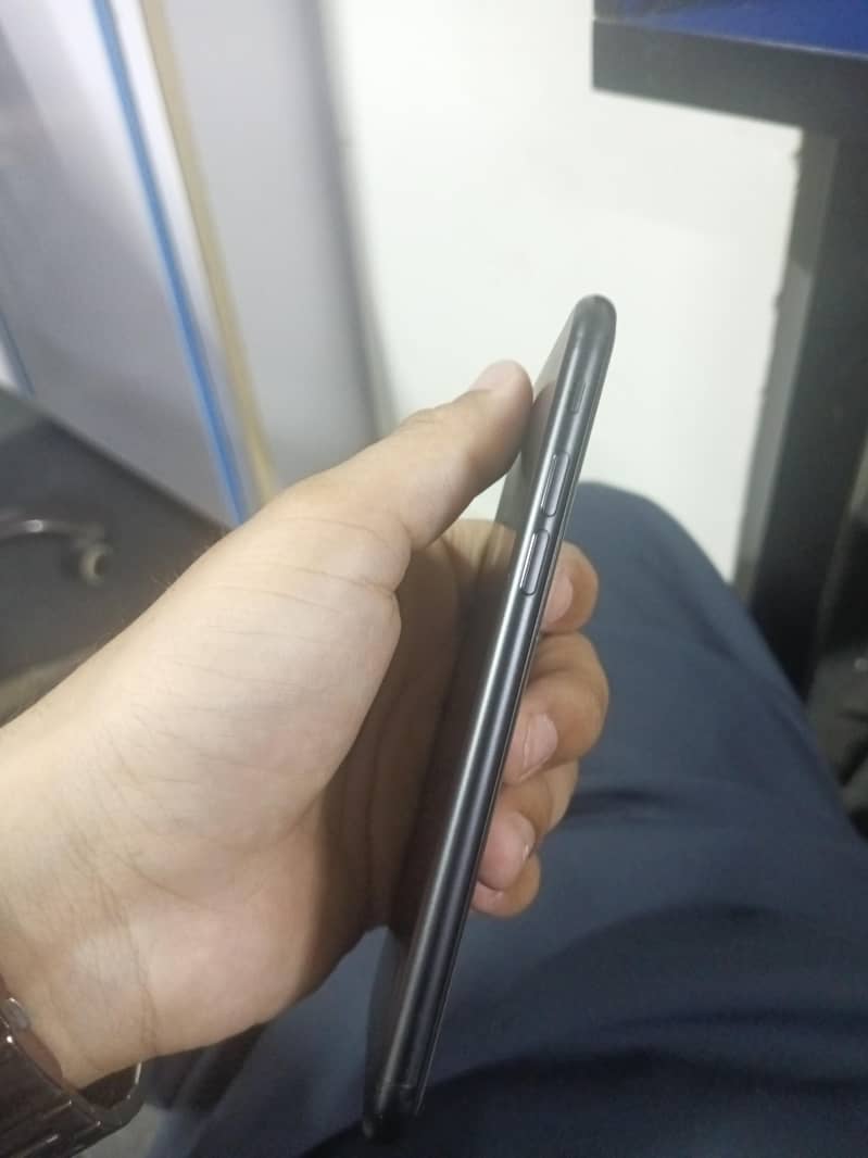 Apple iPhone 7 3