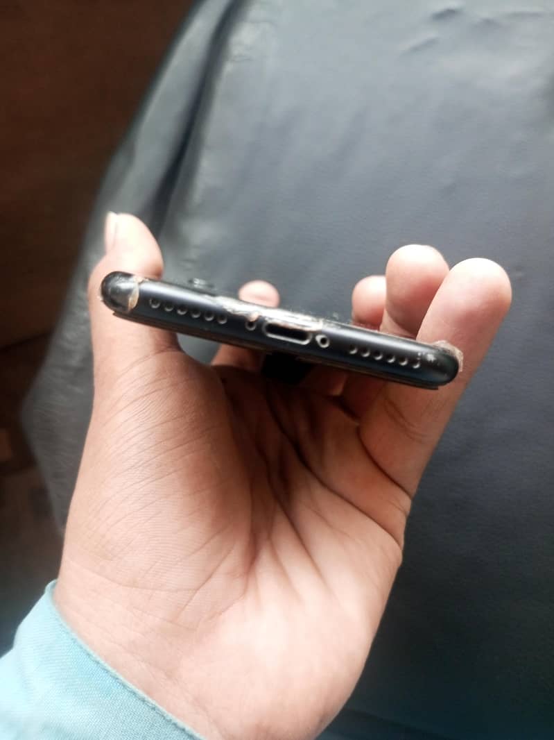 Apple iPhone 7 3