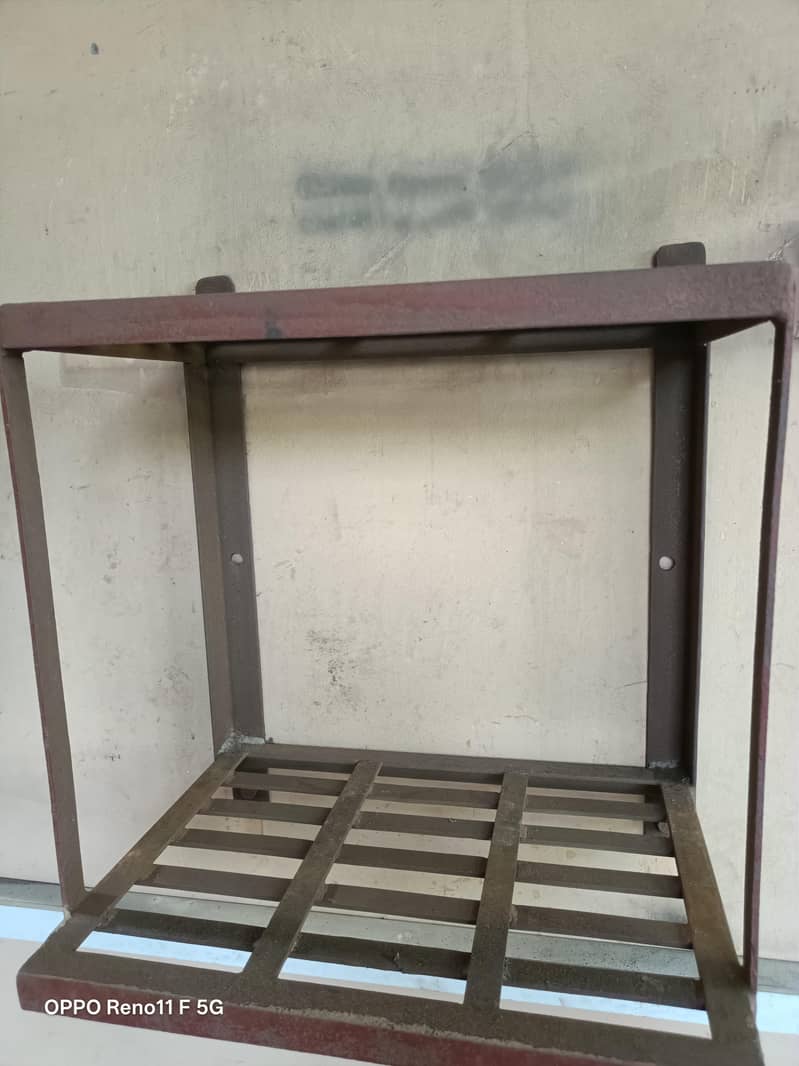 UPS Stand 0