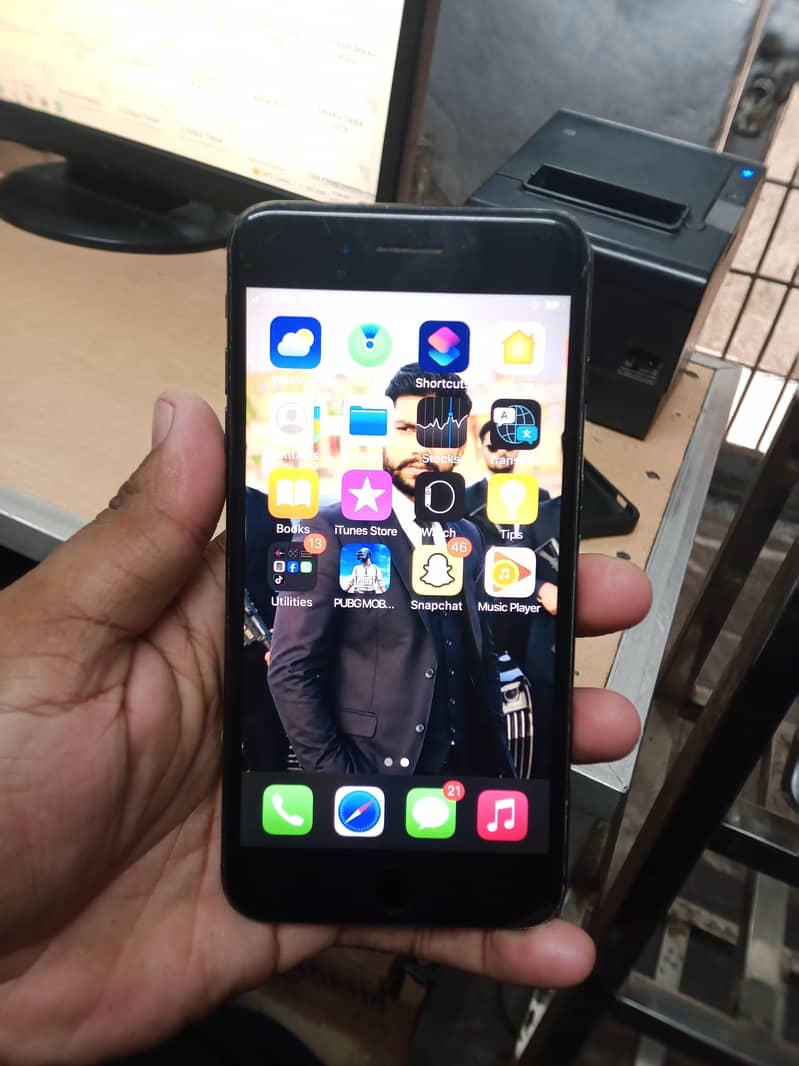 Apple iPhone 7 plus 0