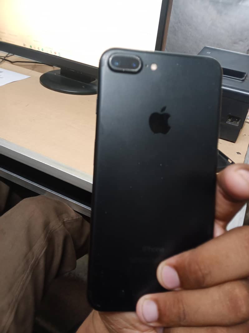 Apple iPhone 7 plus 2