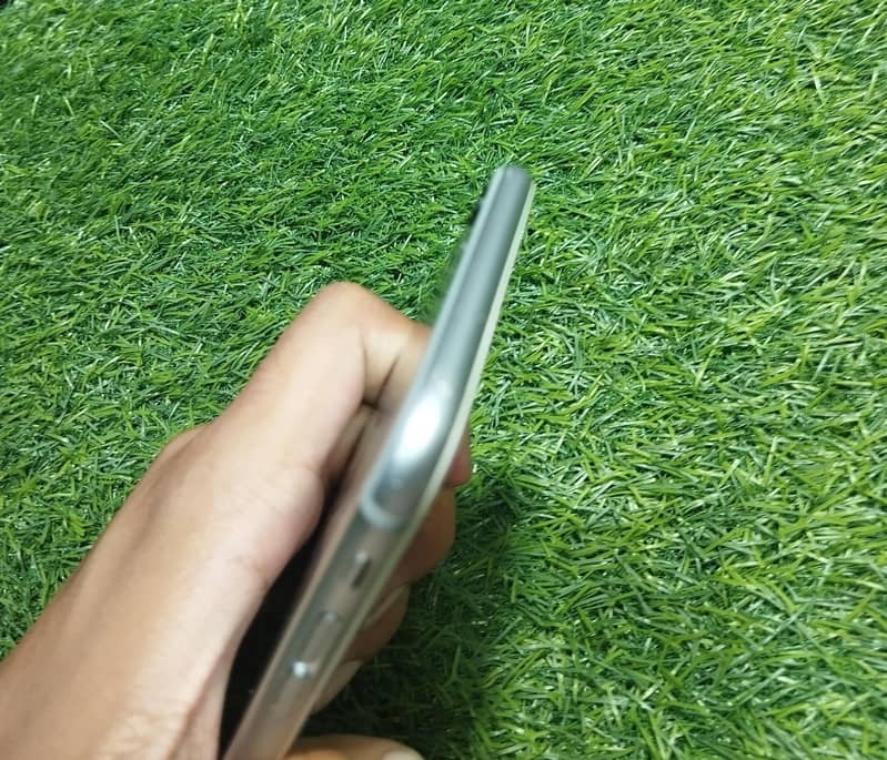 Apple iPhone 6S Plus 4