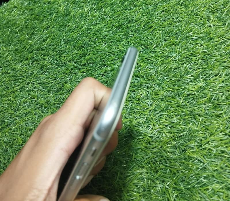 Apple iPhone 6S Plus 5